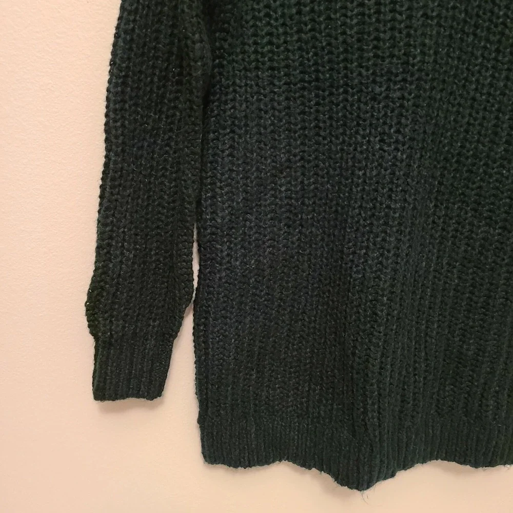 GARAGE Women's Soft Pullover Oversized Sweater Size XS‎ Vneck Green Olive Green